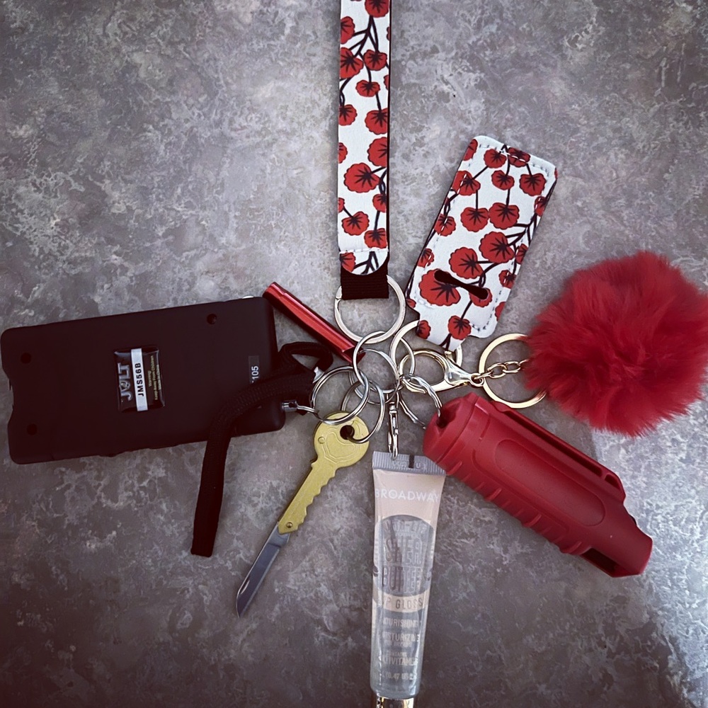 Women’s Essential Wristlet - Red Floral